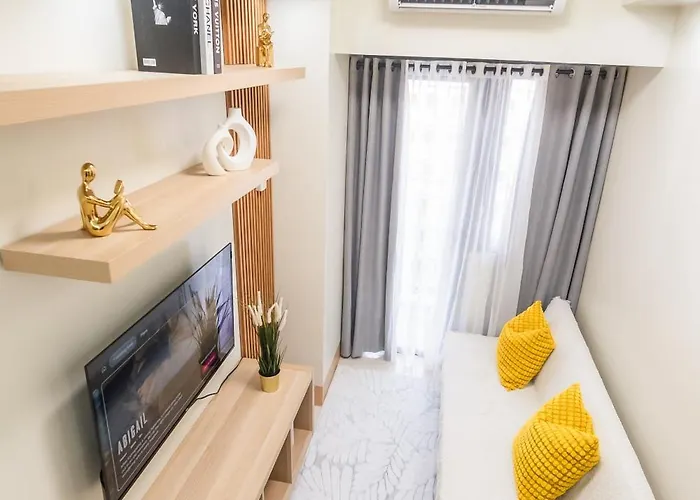 Cozy Minimalist With Balcony Near Moa